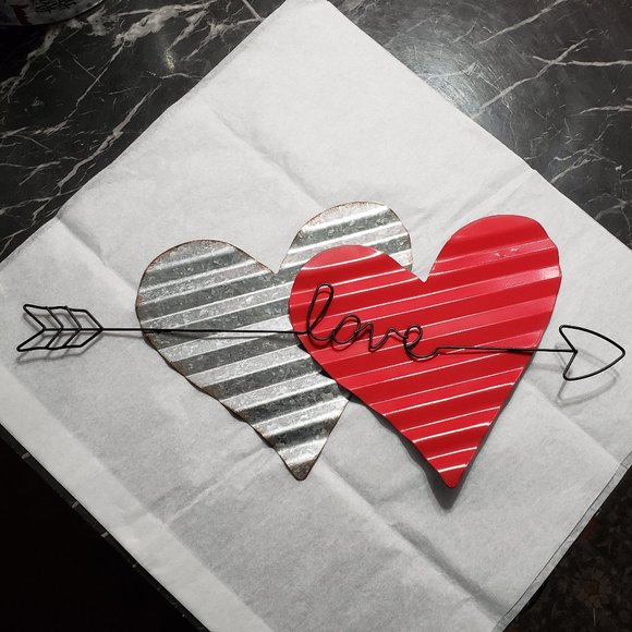 Valentine "LOVE" wall hanging art. Metal 11" tall. - Picture 2 of 4